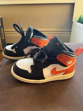 Nike Air Jordan Mid Toddler Sneakers